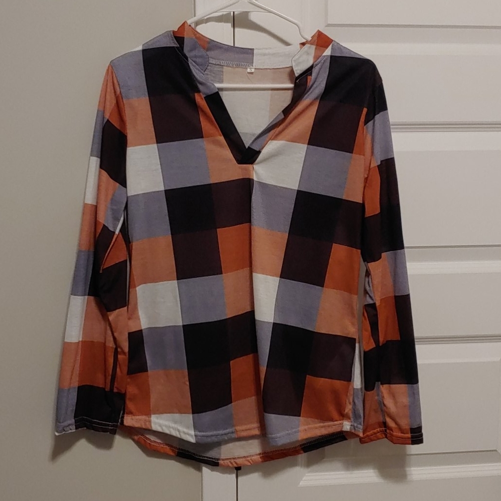 Plaid V neck bllouse